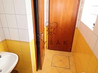 Nově zrekonstruované kanceláře v přízemí objektu ve vnitrobloku Žižkovy třídy v Českých Budějovicích - IMG_0458.JPG