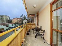 Zařízený byt 2+kk s velkým balkónem v bytovém domě U Trojice, České Budějovice - 251217_Fotoface_05.jpg