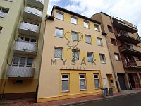 Pronájem prostorného 2+1 s komorou v I. patře bytového domu v ulici J. Š. Baara, České Budějovice