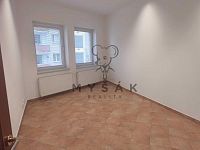 Prostorný byt 4+1 s neprůchozími pokoji pro partu mladých lidí, Holečkova ulice, České Budějovice - IMG-20260205-WA0001.jpg