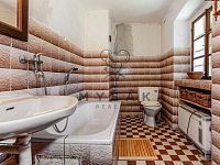 Klasická jihočeská zemědělská usedlost na krásném místě v obci Lomec s pozemkem 1786 m2 - 250910_Fotoface_24.jpg