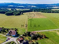 Klasická jihočeská zemědělská usedlost na krásném místě v obci Lomec s pozemkem 1786 m2 - 250910_Fotoface_37 výhled na Novohradky.jpg