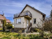 Samostatně stojící rodinný dům se dvěma garážemi v ulici Na Třepince, Lomnice nad Lužnicí - 260410_Fotoface_01.jpg