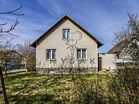Samostatně stojící rodinný dům se dvěma garážemi v ulici Na Třepince, Lomnice nad Lužnicí - 260410_Fotoface_03.jpg