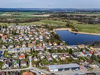 Samostatně stojící rodinný dům se dvěma garážemi v ulici Na Třepince, Lomnice nad Lužnicí - 260410_Fotoface_30.jpg