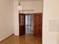Pronájem prostorného bytu 2+kk v Holečkově ulici v Českých Budějovicích - IMG-20260522-WA0009.jpg