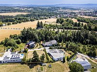 Stavební pozemek 899 m² s nádherným výhledem na České Budějovice v klidné části Adamova - 260725_Fotoface_013 - vyznačení pozemku.jpg