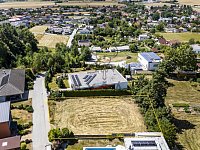 Stavební pozemek 899 m² s nádherným výhledem na České Budějovice v klidné části Adamova - 260725_Fotoface_018 - vyznačení pozemku.jpg