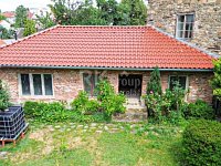 Rozmanitá nemovitost vhodná k dobudování v centru Bechyně. - Fotka 1