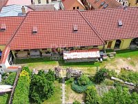 Rozmanitá nemovitost vhodná k dobudování v centru Bechyně. - Fotka 2