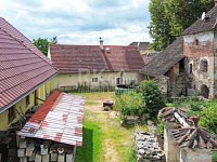 Rozmanitá nemovitost vhodná k dobudování v centru Bechyně. - Fotka 5