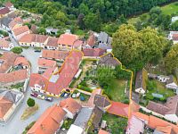 Rozmanitá nemovitost vhodná k dobudování v centru Bechyně.