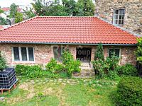 Rozmanitá nemovitost vhodná k dobudování v centru Bechyně. - Fotka 1