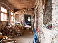 Rozmanitá nemovitost vhodná k dobudování v centru Bechyně. - Fotka 27