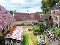 Rozmanitá nemovitost vhodná k dobudování v centru Bechyně. - Fotka 5