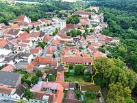 Rozmanitá nemovitost vhodná k dobudování v centru Bechyně. - Fotka 10