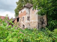 Rozmanitá nemovitost vhodná k dobudování v centru Bechyně. - Fotka 13