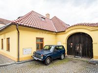 Rozmanitá nemovitost vhodná k dobudování v centru Bechyně. - Fotka 20