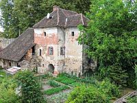 Rozmanitá nemovitost vhodná k dobudování v centru Bechyně. - Fotka 3