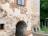 Rozmanitá nemovitost vhodná k dobudování v centru Bechyně. - Fotka 32