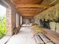 Rozmanitá nemovitost vhodná k dobudování v centru Bechyně. - Fotka 39