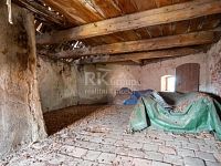 Rozmanitá nemovitost vhodná k dobudování v centru Bechyně. - Fotka 43