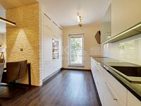 Prodej bytu 3+KK, 86 m2, OV s francouzkým oknem v novostavbě v lukrativní části Chebu u řeky Ohře. - Fotka 3