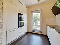 Prodej bytu 3+KK, 86 m2, OV s francouzkým oknem v novostavbě v lukrativní části Chebu u řeky Ohře. - Fotka 4