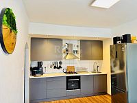 Prodej bytu, po kompletní rekonstrukci, 125 m2, 4+1, 2x sklep, 3. patro, ul. Žižkova - Cheb