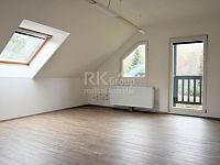 Pronájem podkrovní kanceláře, 21 m2 s balkónem, Praha 4 - Újezd u Průhonic, ul. Studánková