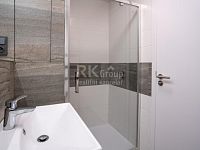 Prodej luxusního bytu 1+KK/B v novostavbě v Kobylisích, ul. Pakoměřická. - Fotka 1