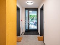 Prodej luxusního bytu 1+KK/B v novostavbě v Kobylisích, ul. Pakoměřická. - Fotka 22