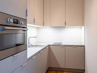 Prodej luxusního bytu 1+KK v novostavbě v Kobylisích, ul. Pakoměřická. - Fotka 2