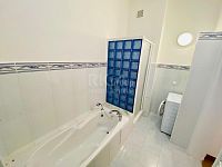 Pronájem prostorného bytu po rekonstrukci, 3+1,1.P, 90 m2, parkování, Lesní ulice – Mariánské Lázně - Fotka 13