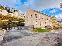 Pronájem prostorného bytu po rekonstrukci, 3+1,1.P, 90 m2, parkování, Lesní ulice – Mariánské Lázně