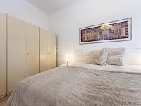 Elegantní bydlení u Smíchovské náplavky – 2+1, klidná ulice v těsné blízkosti Anděla. - Fotka 13