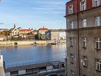 Elegantní bydlení u Smíchovské náplavky – 2+1, klidná ulice v těsné blízkosti Anděla. - Fotka 14