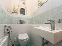 Elegantní bydlení u Smíchovské náplavky – 2+1, klidná ulice v těsné blízkosti Anděla. - Fotka 15