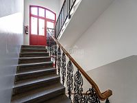 Elegantní bydlení u Smíchovské náplavky – 2+1, klidná ulice v těsné blízkosti Anděla. - Fotka 19