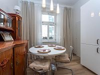 Elegantní bydlení u Smíchovské náplavky – 2+1, klidná ulice v těsné blízkosti Anděla. - Fotka 2