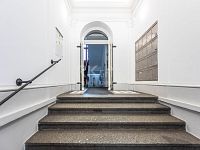 Elegantní bydlení u Smíchovské náplavky – 2+1, klidná ulice v těsné blízkosti Anděla. - Fotka 21