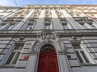 Elegantní bydlení u Smíchovské náplavky – 2+1, klidná ulice v těsné blízkosti Anděla. - Fotka 22