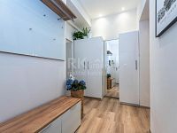 Elegantní bydlení u Smíchovské náplavky – 2+1, klidná ulice v těsné blízkosti Anděla. - Fotka 5