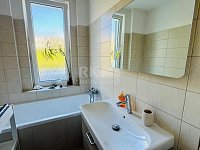 Pronájem bytu, 2+1,60m2,2x sklep, po rekonstrukci, parkování u domu, 1.NP, Hlavní třída -Mar. Lázně. - Fotka 17