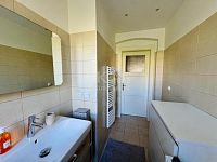 Pronájem bytu, 2+1,60m2,2x sklep, po rekonstrukci, parkování u domu, 1.NP, Hlavní třída -Mar. Lázně. - Fotka 19