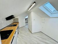 Prodej podkrovního bytu, 50 m² (+ 20 m² užitné plochy), ul. Podle Kačerova - Praha 4-Michle - Fotka 3