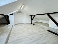 Prodej podkrovního bytu, 50 m² (+ 20 m² užitné plochy), ul. Podle Kačerova - Praha 4-Michle - Fotka 8