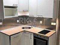 Prodej bytu 1+kk, 30,7 m2 s balkonem 3 m2 a sklepem 4m2 v novostavbě, P-10, ul. Horolezecká - Fotka 13