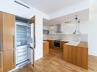 Pronájem reprezentativního bytu 4+kk, 141 m2 s balkonem, 17,4 m2, Praha 6 - Břevnov, ul. Běžecká - Fotka 27