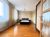 Pronájem bytu 2+kk, 62,53 m2, s balkonem a gar.stáním, Praha 4 - Podolí, ul.Dvorecká. - Fotka 1